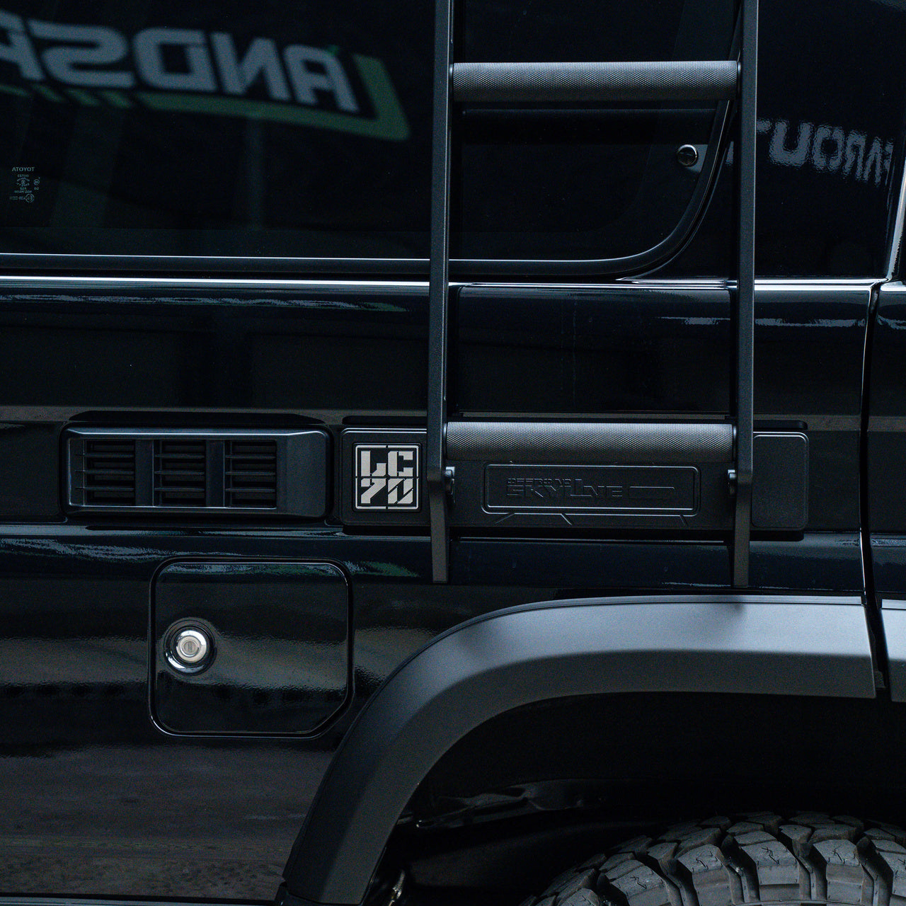 Heavy-Duty Modular Roof Platform for Toyota LC76 — product image 8