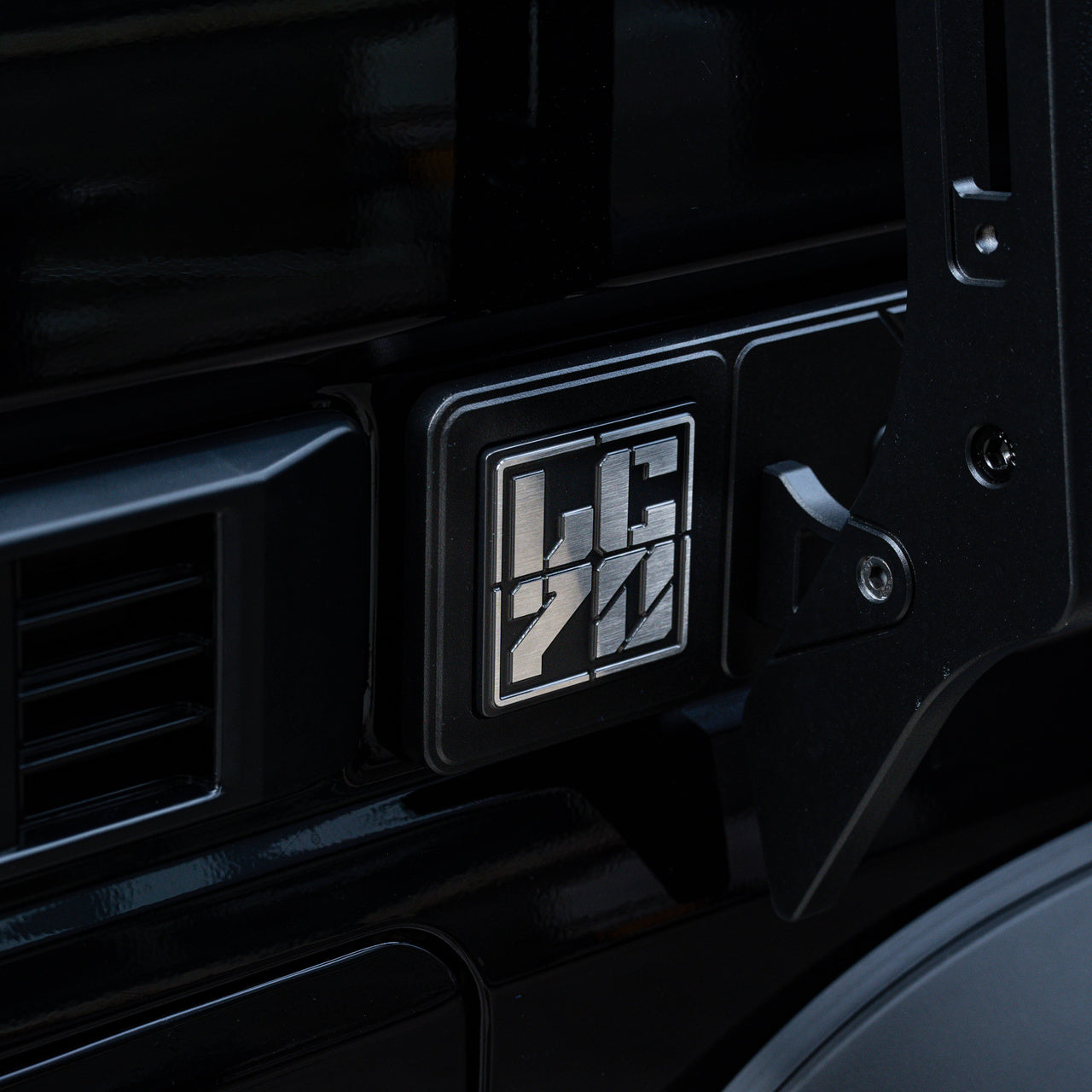 Heavy-Duty Modular Roof Platform for Toyota LC76 — product image 10
