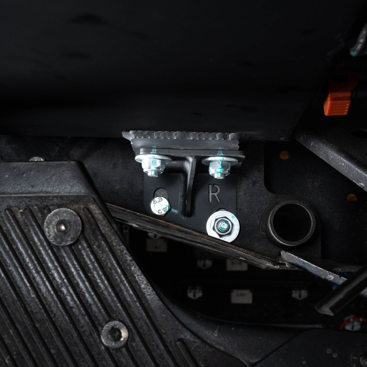 71.75L Auxiliary Fuel Tank for Classic Land Rover Defender 110 — product image 7