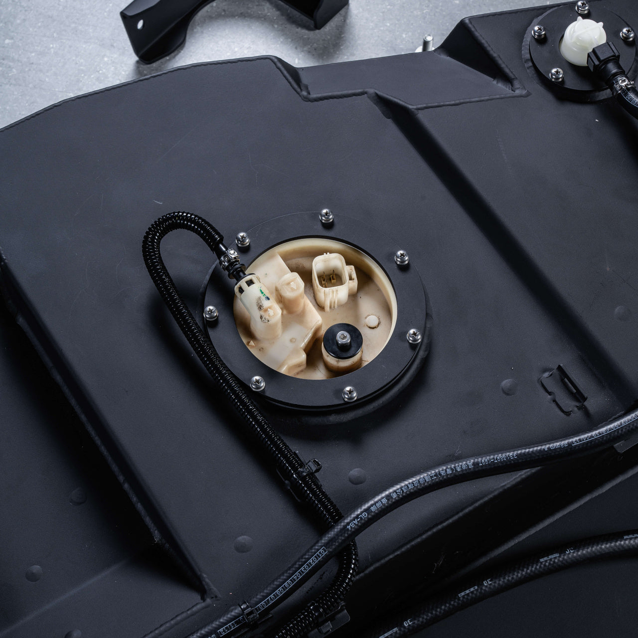 120L Replacement Main Fuel Tank for Land Rover Discovery 3 — product image 5