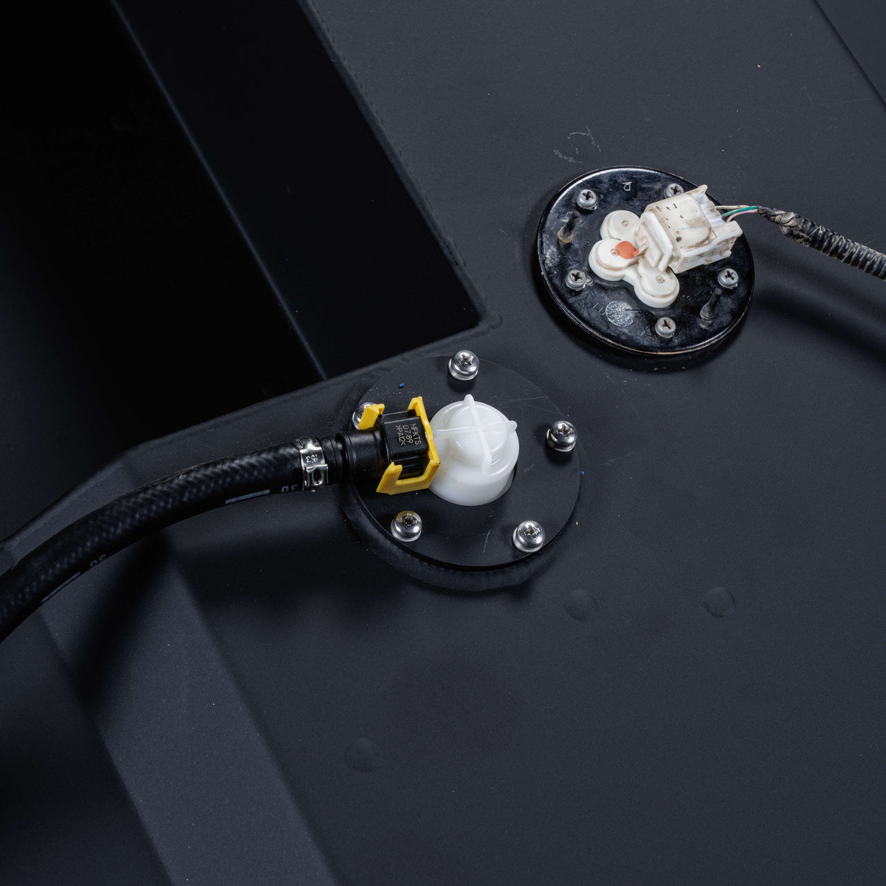 155L Auxiliary Fuel Tank for Toyota / Lexus LC200 / LX570 — product image 9
